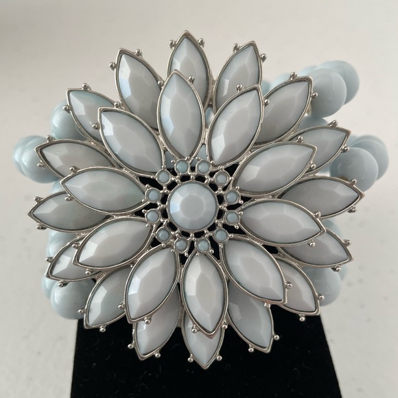 5 Strand Flower Bracelet - Picture 1 of 4